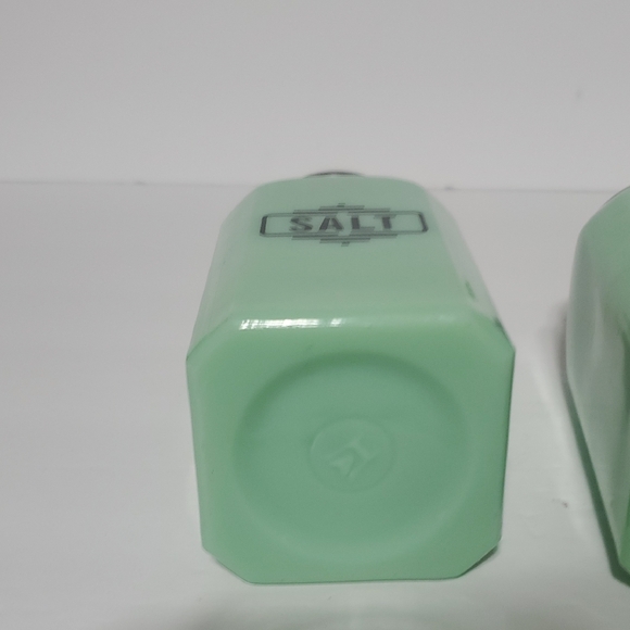 Jadeite Salt and Pepper Shakers - Picture 4 of 5